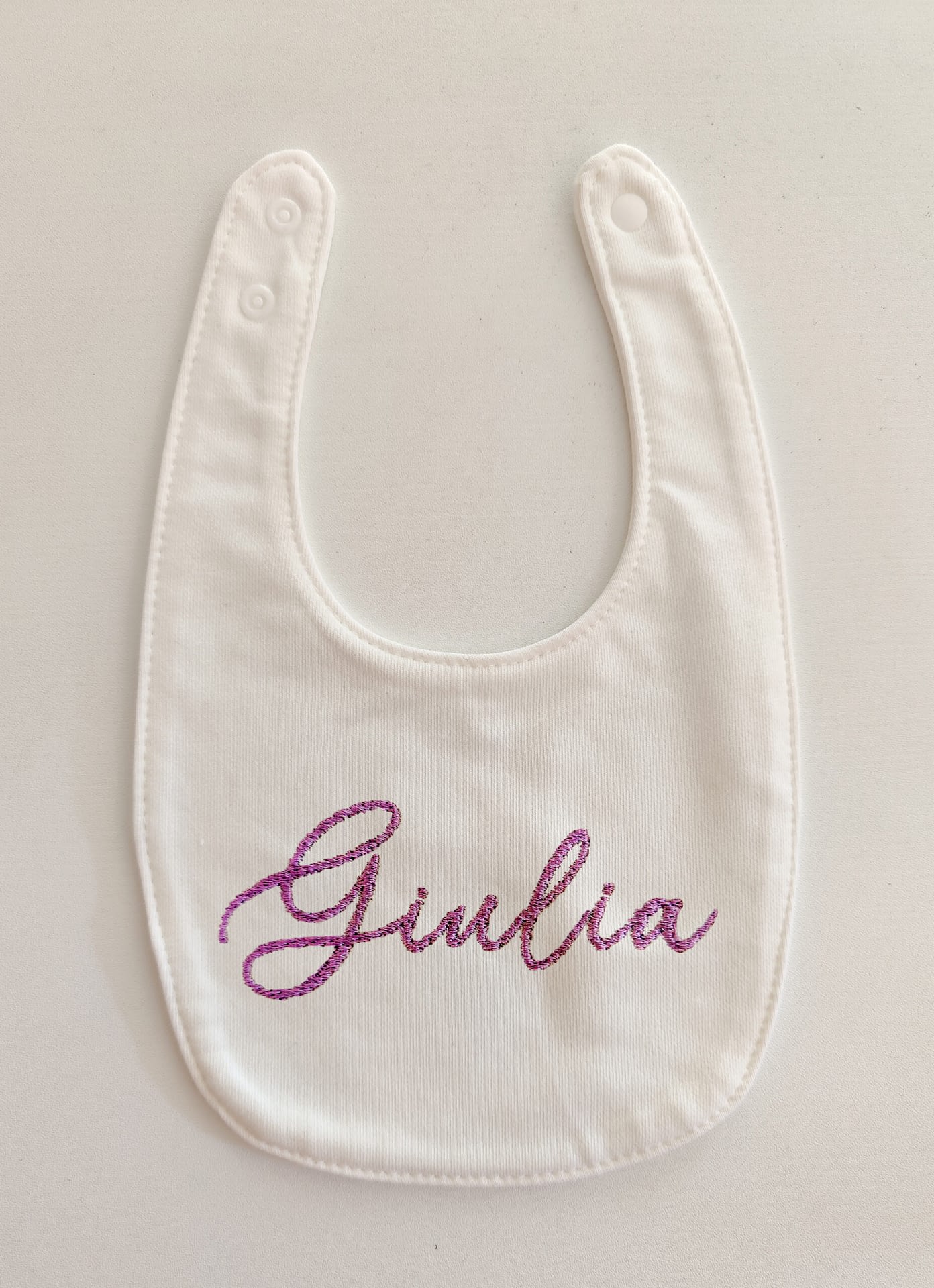 Bavaglino Con Nome Personalizzato Viola Corsivo