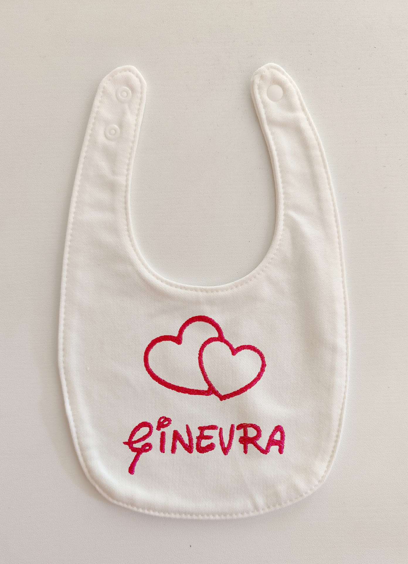 Bavaglino con Nome Personalizzato Rosso con Cuori