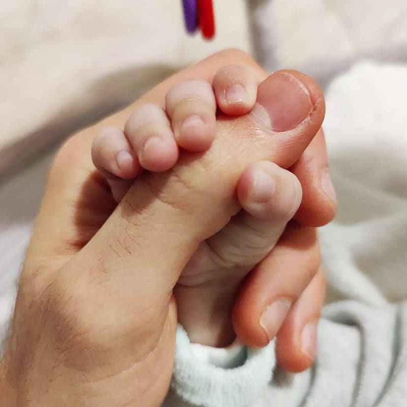 Mano neonato